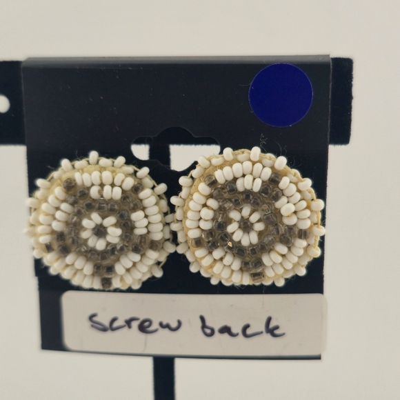 Vintage Beaded Circle Earrings 1” White & Gray Seed Beads Screw Back - Picture 1 of 7